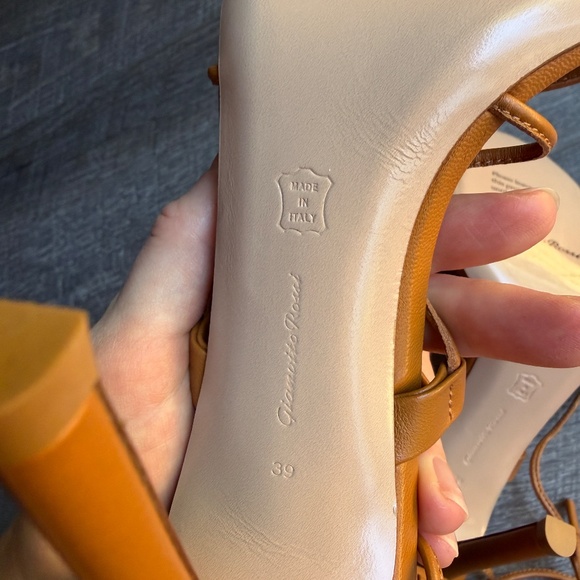 Gianvito Rossi lace-up heels - Picture 5 of 6